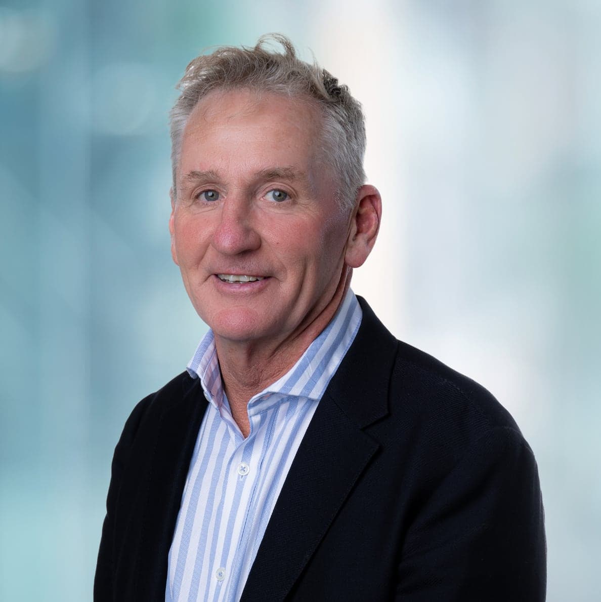 Portrait image of Dr Peter Annear